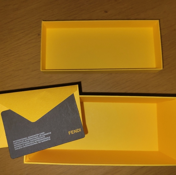 β€οΈβπ₯FENDI Sunglasses case and box - Picture 8 of 13